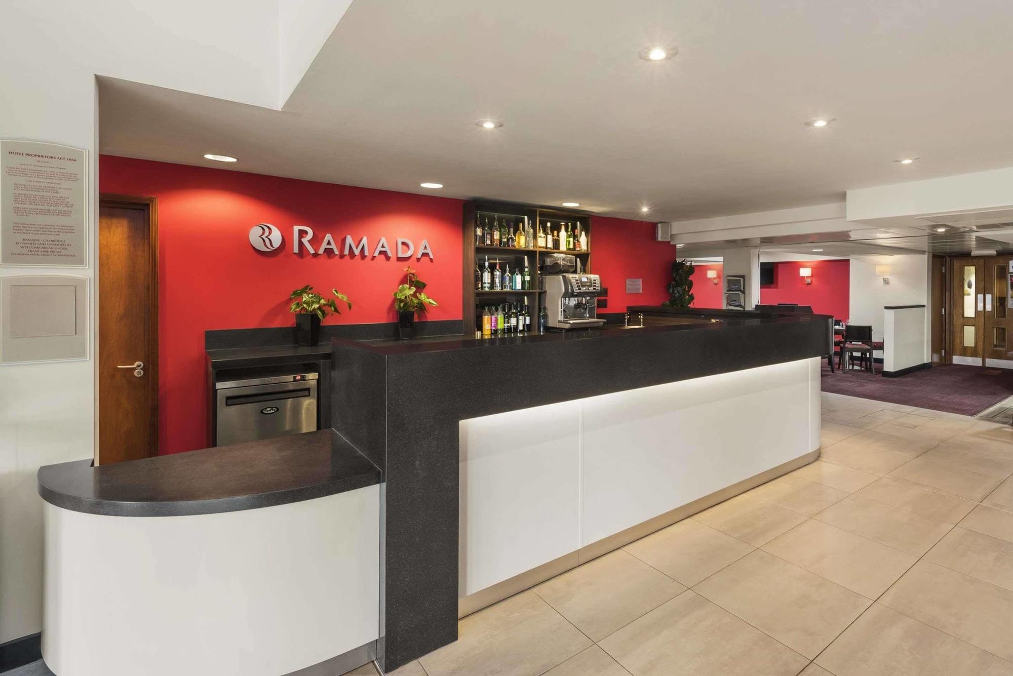 Ramada Cambridge Hotel Buitenkant foto